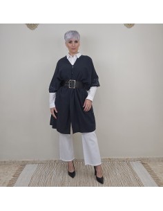 El Kaftan Multiposicion  de  tejido ligero  y estampados étnicos .