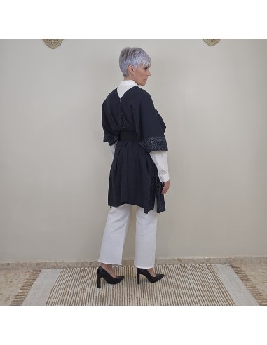 El Kaftan Multiposicion  de  tejido ligero  y estampados étnicos .