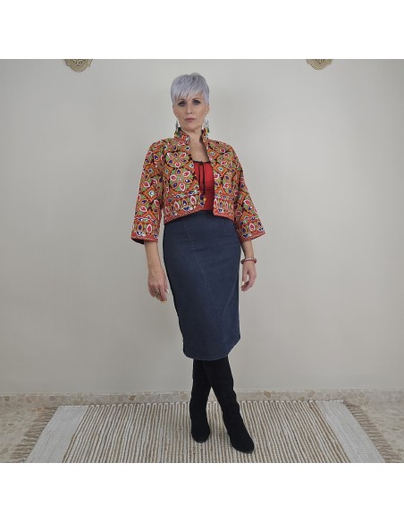 Chaqueta con bordados , típico de la India .