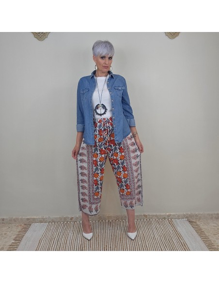 Pantalón con estampados florales