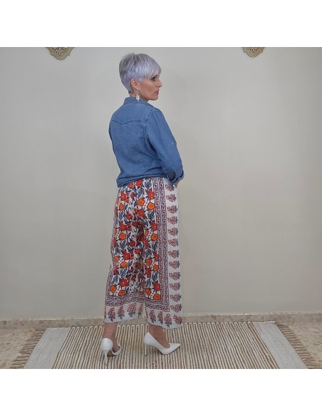 Pantalón con estampados florales