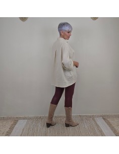 Camisa Oversaice de corte amplio y recto . 2