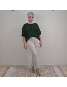 Camiseta de corte asimétrico y tejido de algodón .