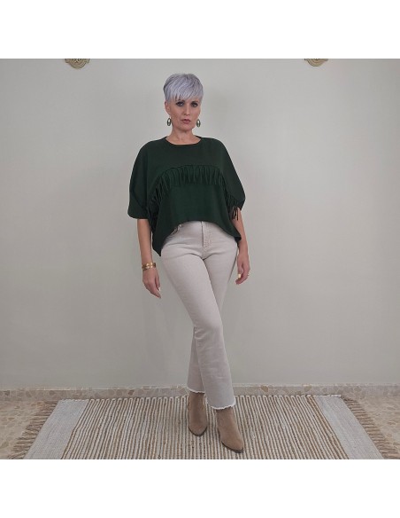 Camiseta de corte asimétrico y tejido de algodón .