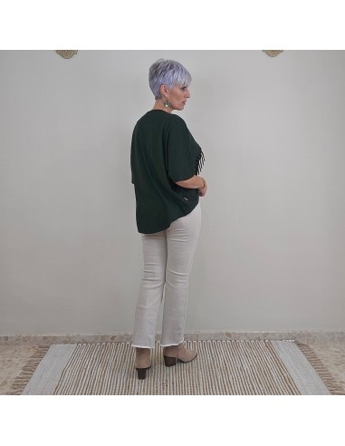 Camiseta de corte asimétrico y tejido de algodón .